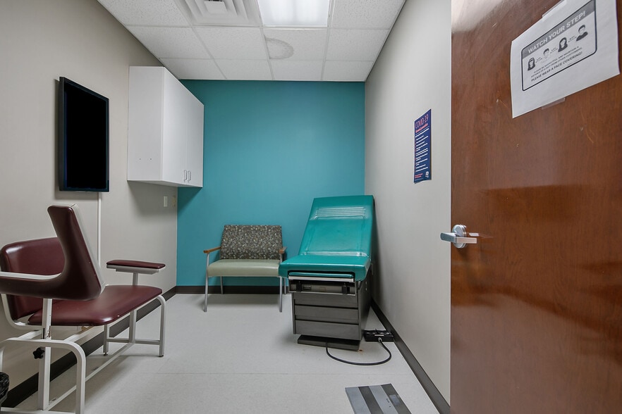 More Photos Of 303-305 Tilghman Dr, Dunn Medical For Lease