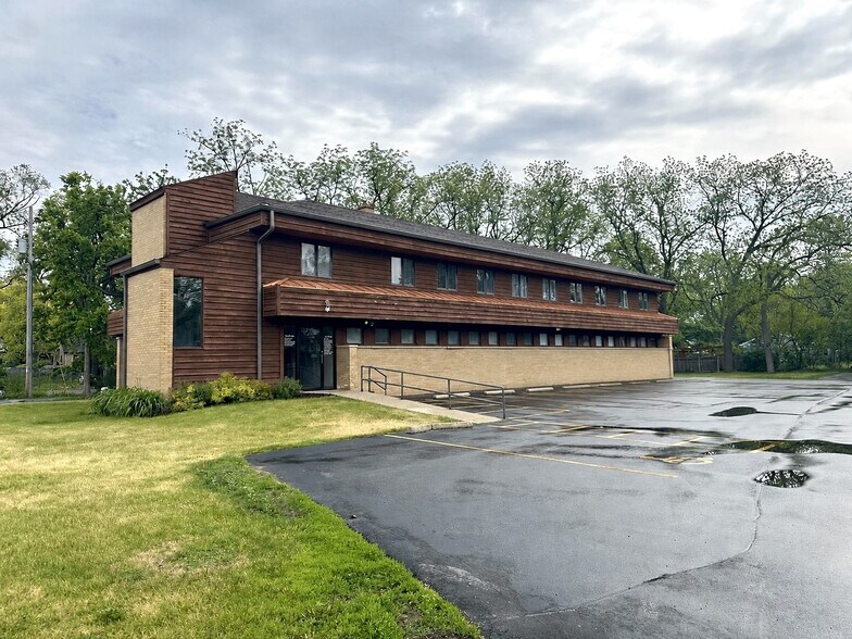 Primary Photo Of 720 N Rochester St, Mukwonago Office For Sale