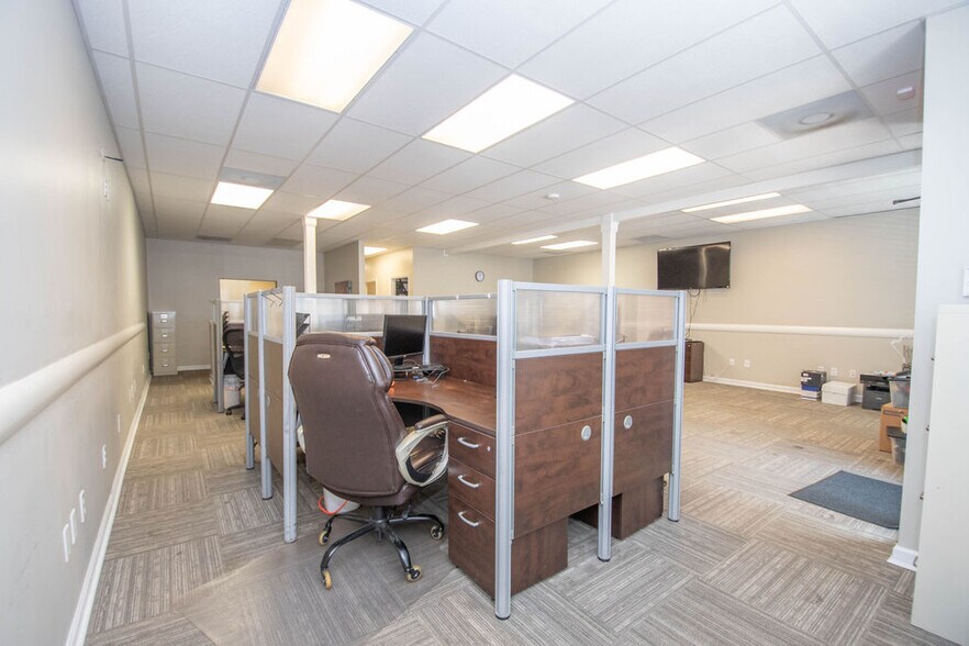 More Photos Of 14 Brown St, Newnan Office For Sale