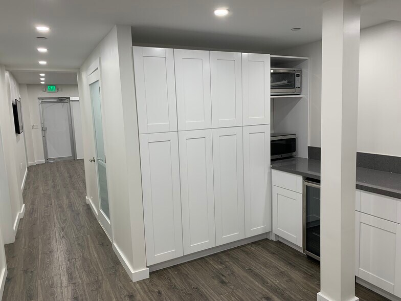 More Photos Of 10601-10677 NW 122nd St, Medley Warehouse For Lease