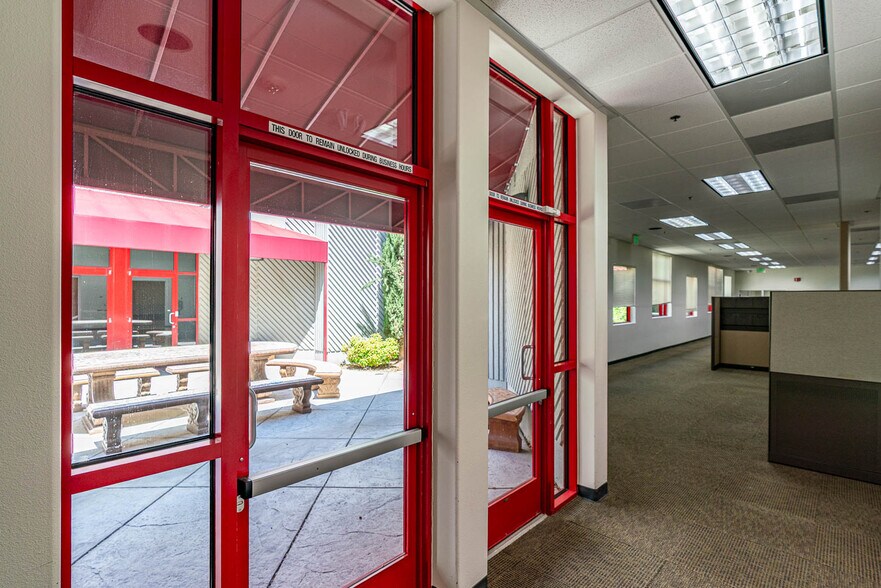More Photos Of 314-320 E Avenue K6, Lancaster Industrial For Lease