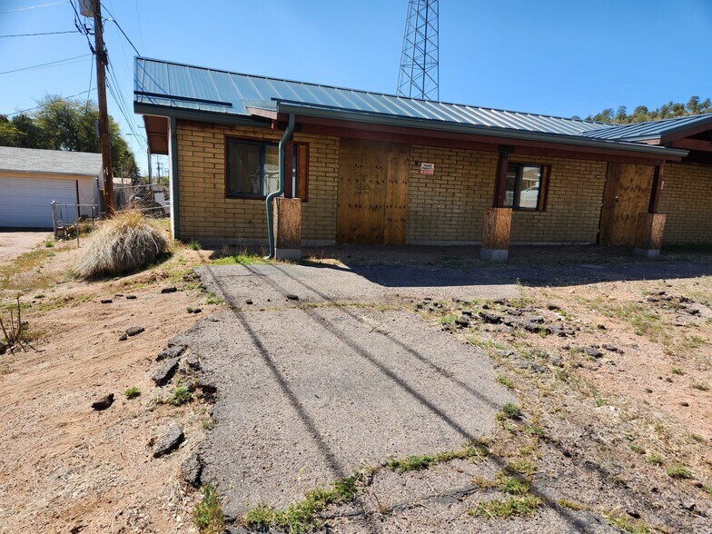 More Photos Of 704 S Meadow St, Payson Office For Sale