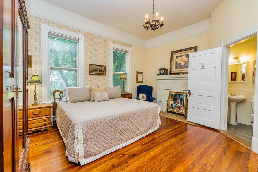 More Photos Of 252 Seavy St, Senoia Hospitality For Sale