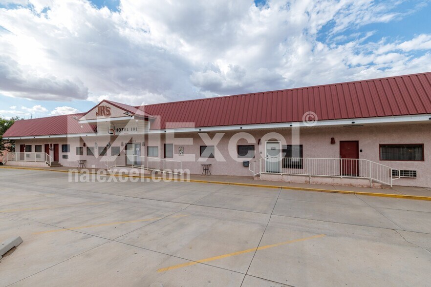 More Photos Of 1075 S Highway 191, Moab Hotel For Sale