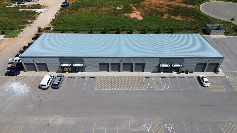 More Photos Of 164 Grading Ln, Cave Springs Flex For Lease