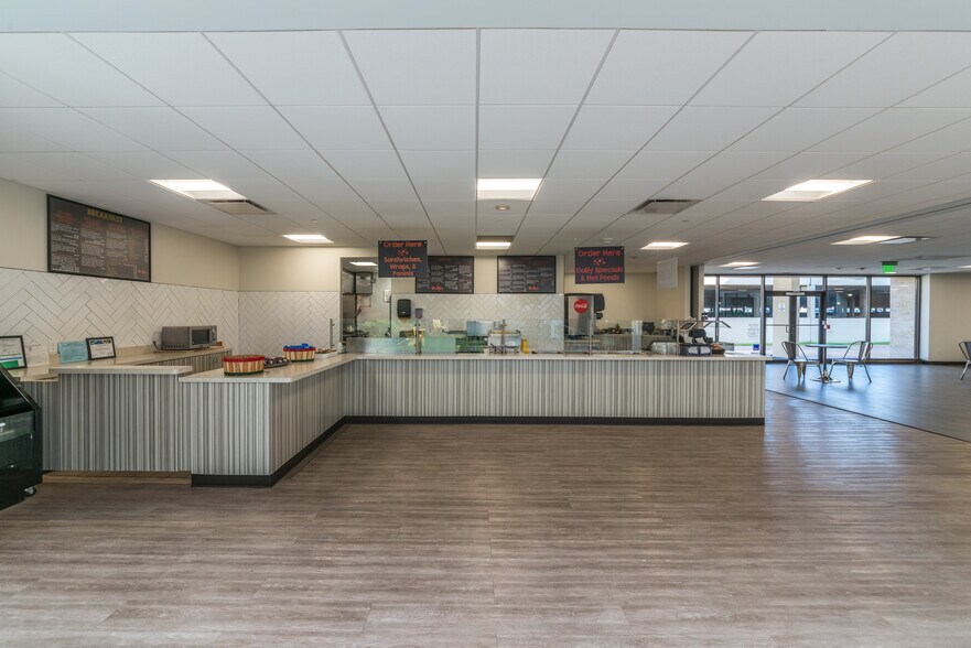 More Photos Of 1341 W Mockingbird Ln, Dallas Office For Lease