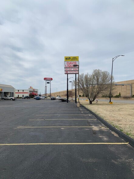 More Photos Of 8909 W Kellogg Dr, Wichita Storefront For Lease