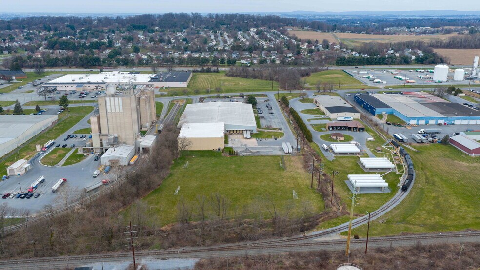 More Photos Of 3549 Hempland Rd, Lancaster Warehouse For Lease