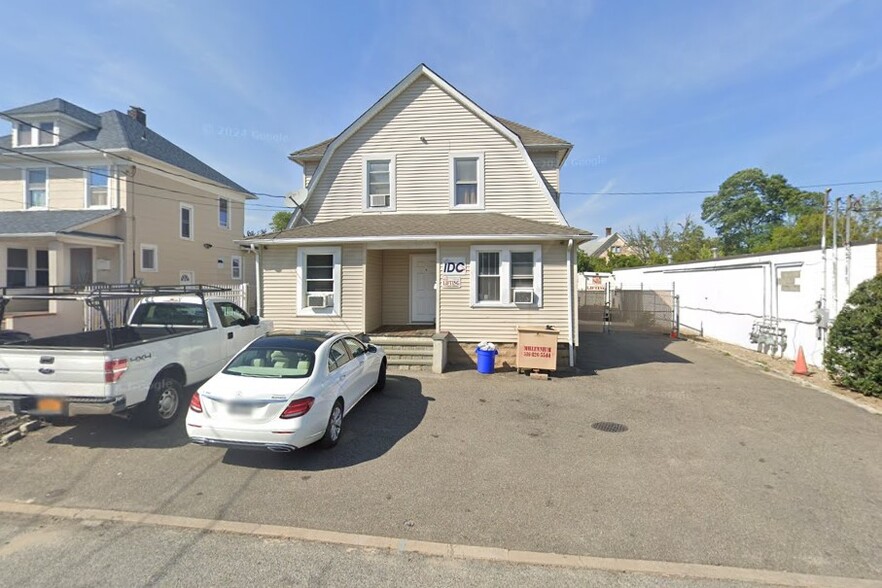 Primary Photo Of 52 Maple Pl, Amityville Office For Lease