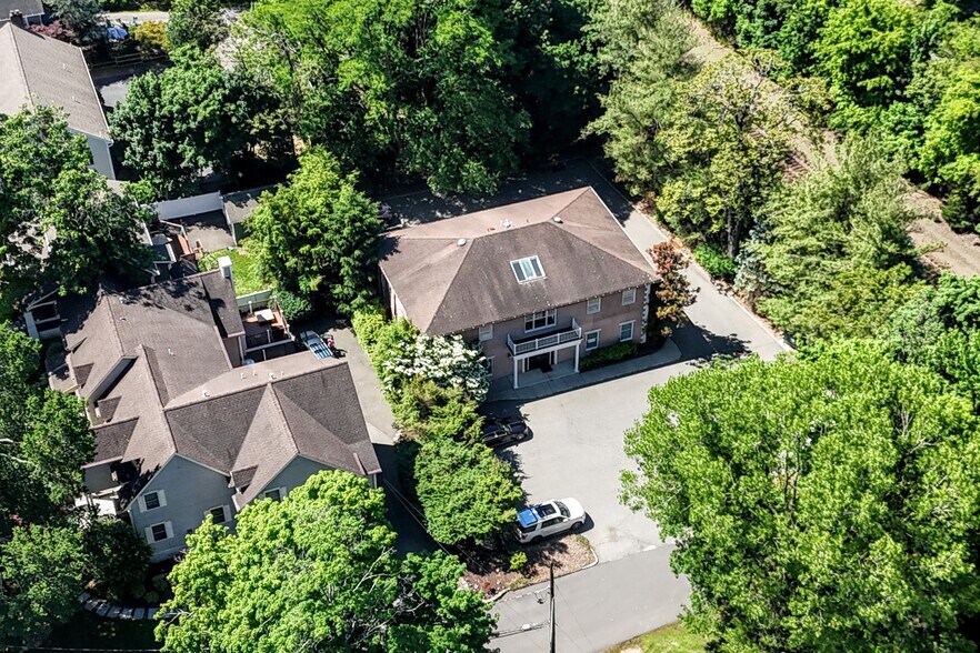 More Photos Of 7 Cedar St, Ramsey Office For Lease