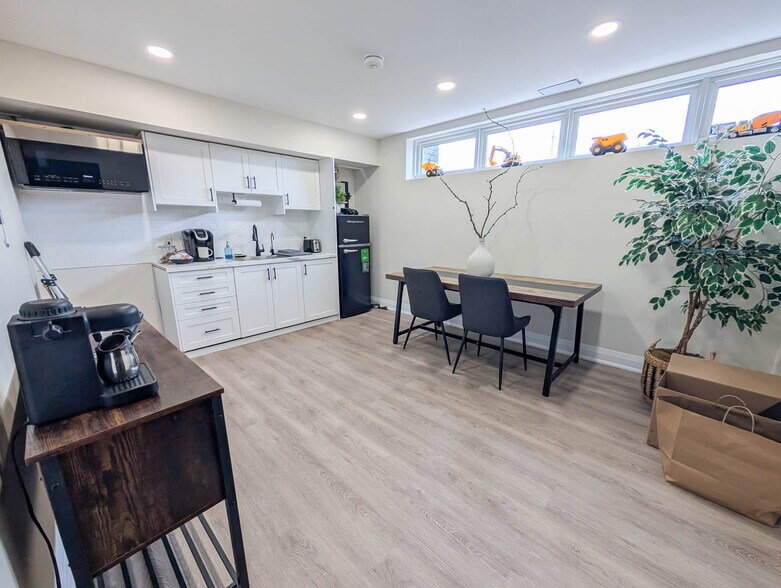 More Photos Of 172-174 Eastchester Ave, St Catharines Medical For Lease