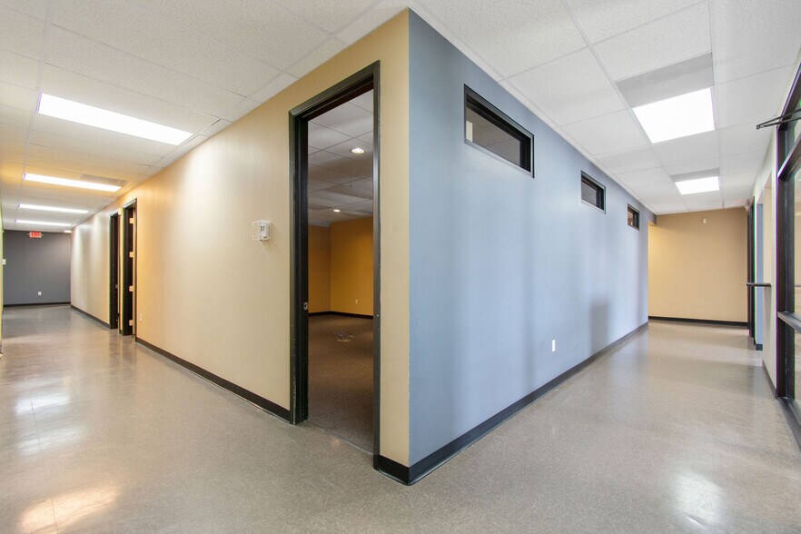 More Photos Of 21755 N I-45 Fwy, Spring Flex For Sale