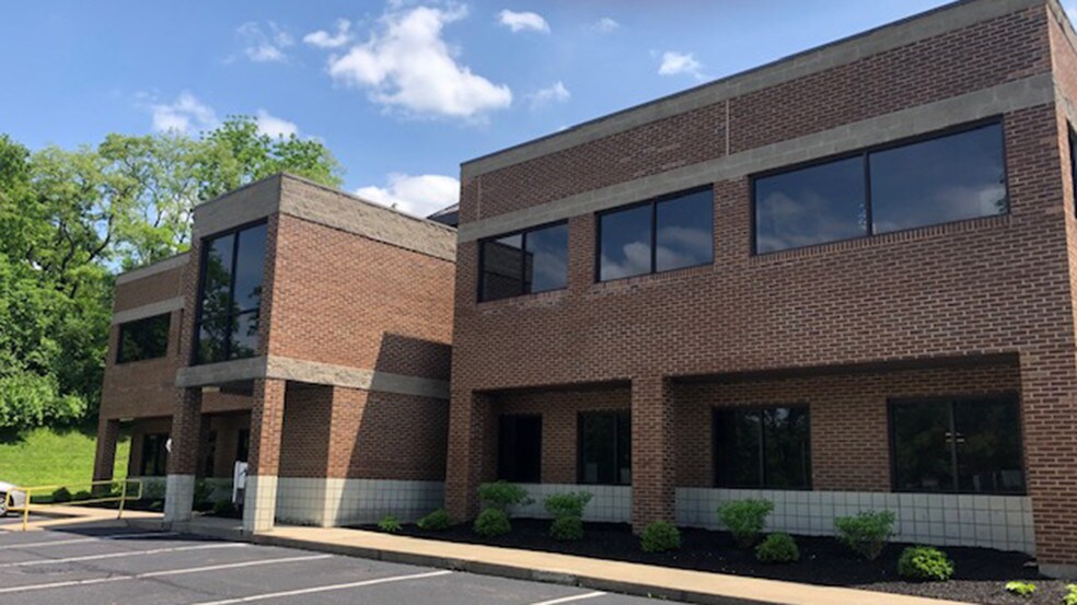 More Photos Of 4760 Madison Rd, Cincinnati Office For Lease