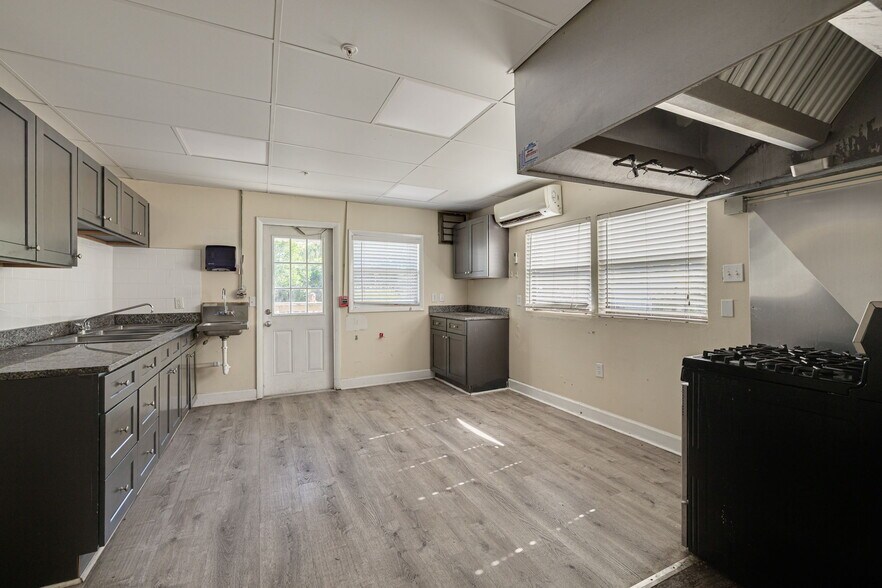 More Photos Of 220 Scotland St, Dunedin Healthcare For Lease