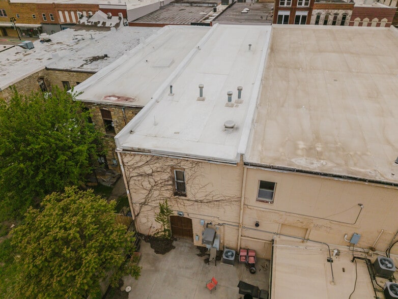 More Photos Of 830 N Kansas Ave, Topeka Bar For Sale