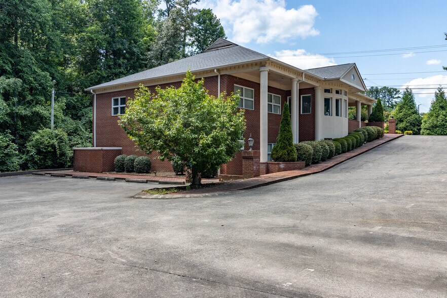 More Photos Of 1421 Ross Dr, Dalton Office For Sale