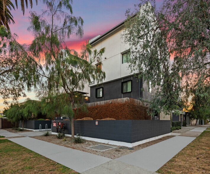 More Photos Of 2301 S Cloverdale Ave, Los Angeles Apartments For Sale