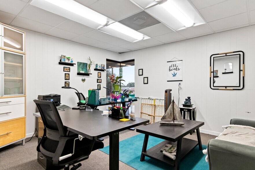 More Photos Of 2433 Gulf To Bay Blvd, Clearwater Storefront Retail Office For Lease