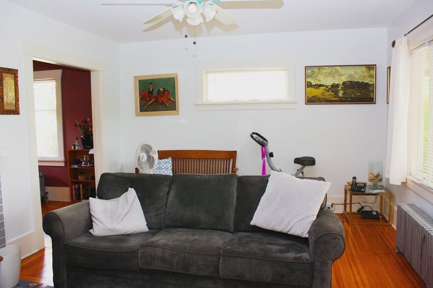 More Photos Of 3346 10th Av W, Vancouver Apartments For Sale