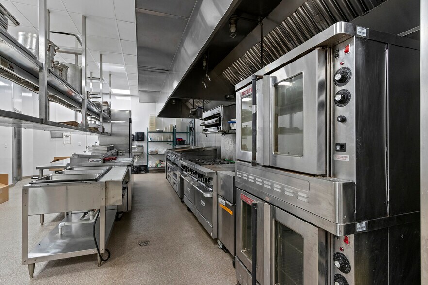 More Photos Of 8103 WI-42 Hwy, Egg Harbor General Retail For Sale