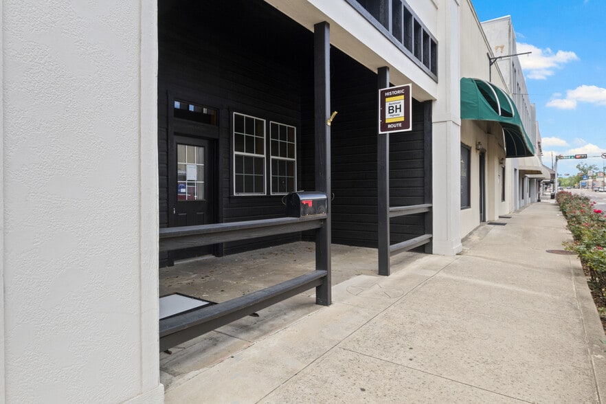 More Photos Of 209 N Jefferson Ave, Mount Pleasant Storefront For Sale