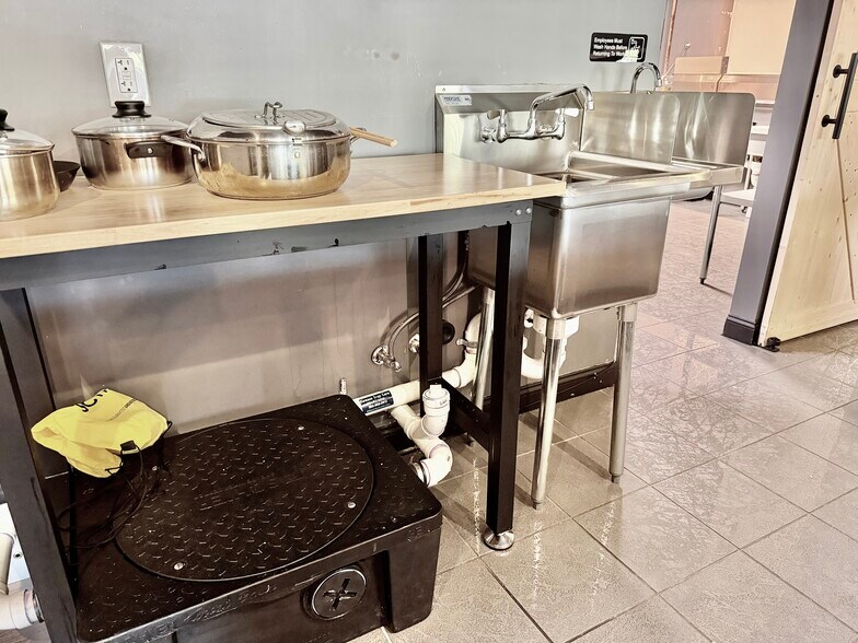 More Photos Of 23-35 Tokeneke Rd, Darien Unknown For Lease