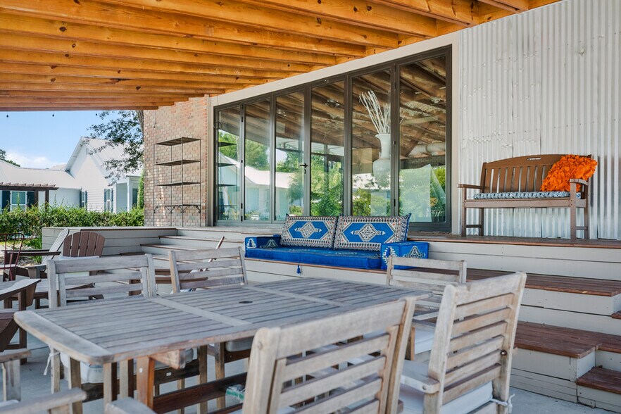 More Photos Of 301 S Toulme St, Bay Saint Louis General Retail For Lease