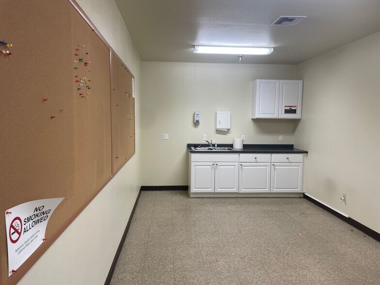 More Photos Of 9950 Remmet Ave, Chatsworth Warehouse For Lease