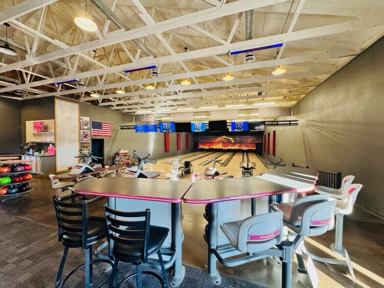 More Photos Of 1212 Chestnut St, Arapahoe General Retail For Sale