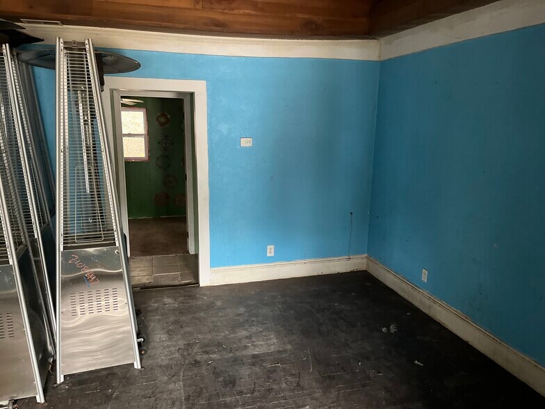 More Photos Of 603 Main St, Sutton Office For Lease