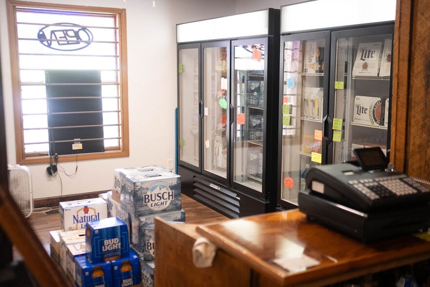 More Photos Of 402 Mae Orr St, Enfield Hotel For Sale