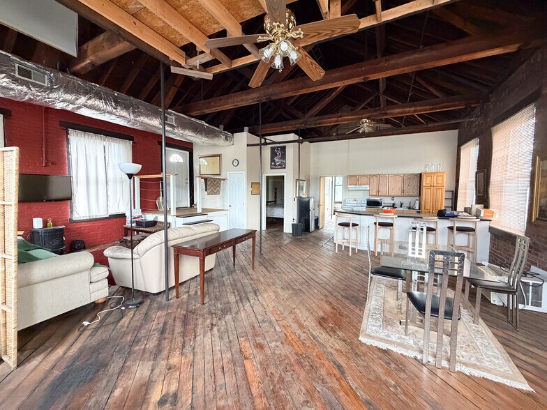 More Photos Of 47 Billard St, Meriden Showroom For Sale