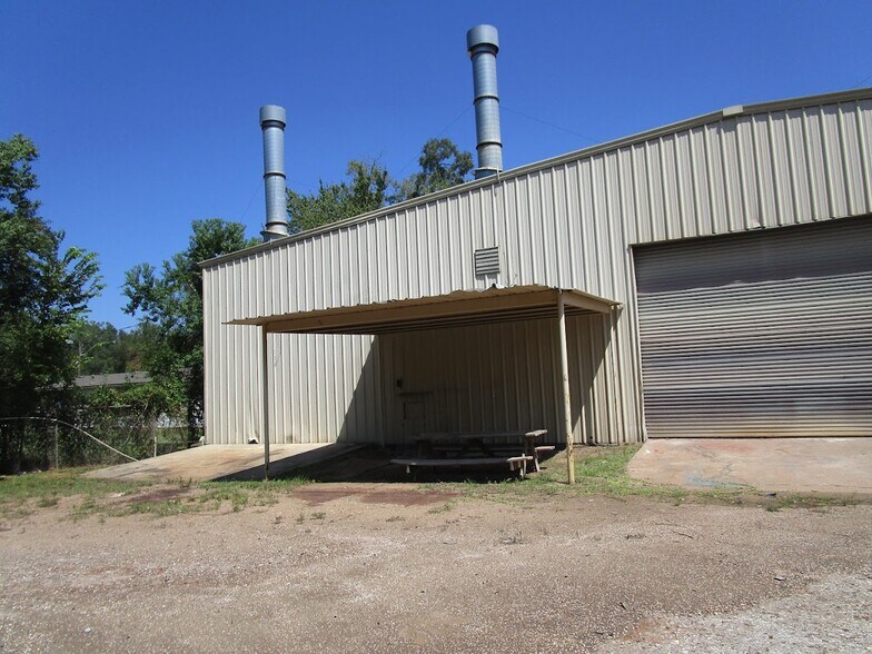 More Photos Of 23095 Yupon St, Porter Warehouse For Sale