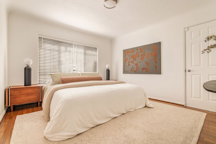 More Photos Of 121 N Avenue 59, Los Angeles Office Residential For Sale