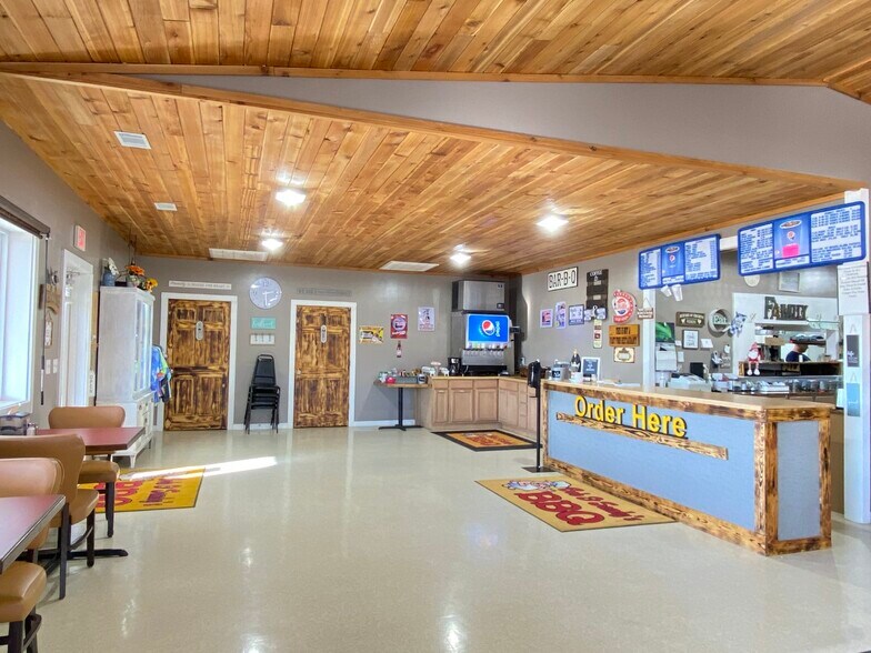 More Photos Of 5 Jo Jo St, Hardy Restaurant For Sale