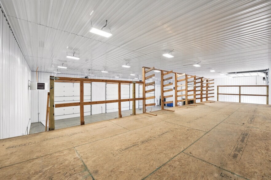 More Photos Of 4487 Sr 8, Titusville Showroom For Sale