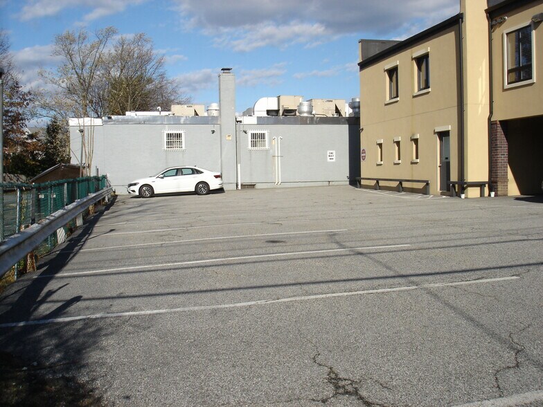 More Photos Of 453 White Plains Rd, Eastchester Storefront Retail Office For Lease