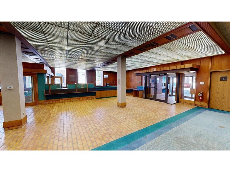 More Photos Of 101 S 1st St, Montevideo Office For Sale