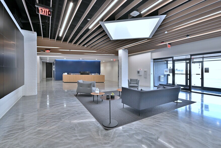 More Photos Of 2100 W 21st St, Broadview Light Manufacturing For Lease