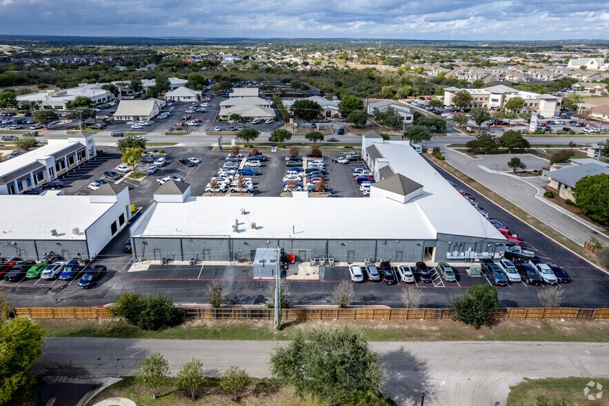 More Photos Of 1528 E Common St, New Braunfels General Retail For Sale