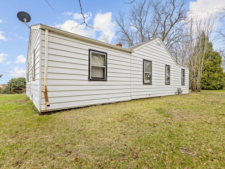 More Photos Of 2280 S Rock City Rd, Ridott Multifamily For Sale