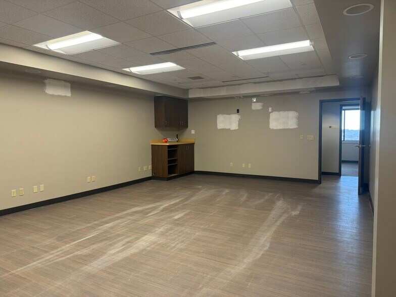 More Photos Of 3271 E Battlefield St, Springfield Office For Lease
