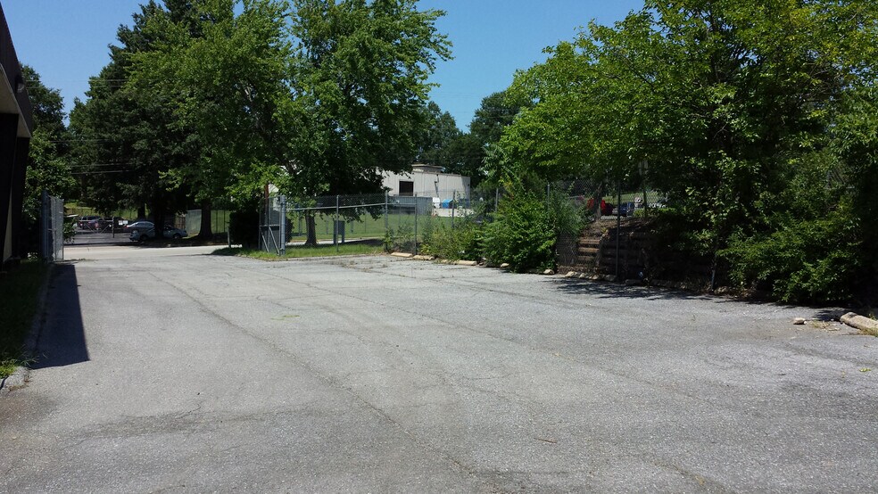 More Photos Of 2509 Schuster Dr, Cheverly Warehouse For Lease