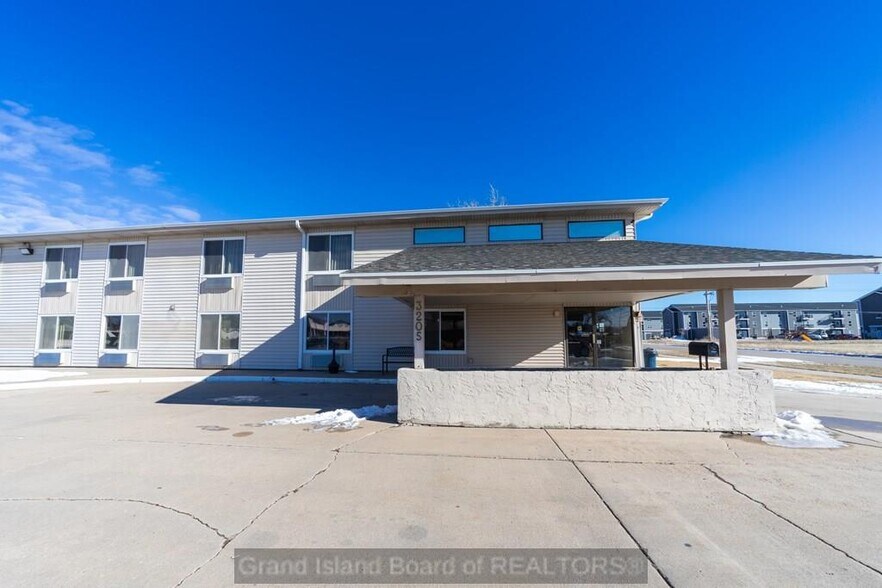 More Photos Of 3205 S Locust St, Grand Island Hotel For Sale