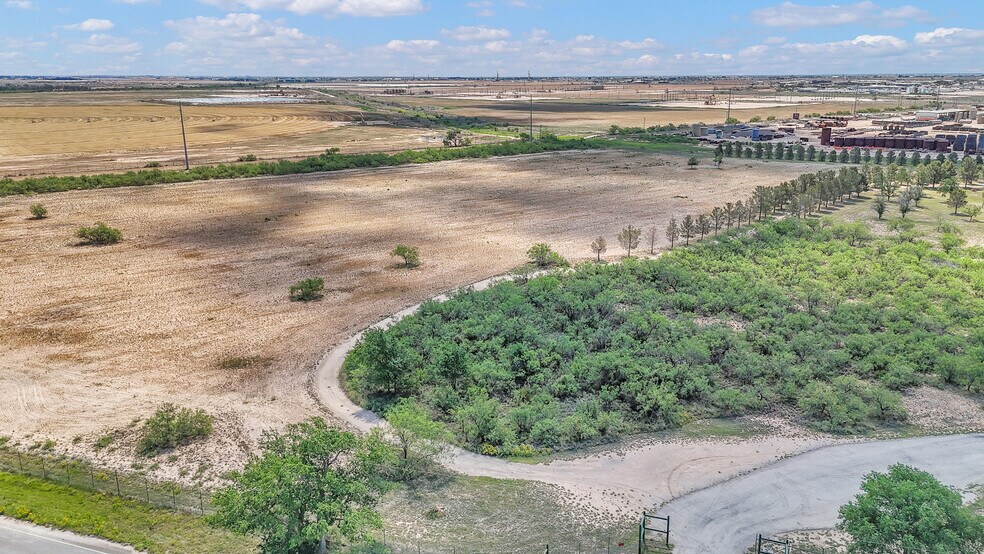 More Photos Of 2828 Interstate 20, Midland Flex For Sale