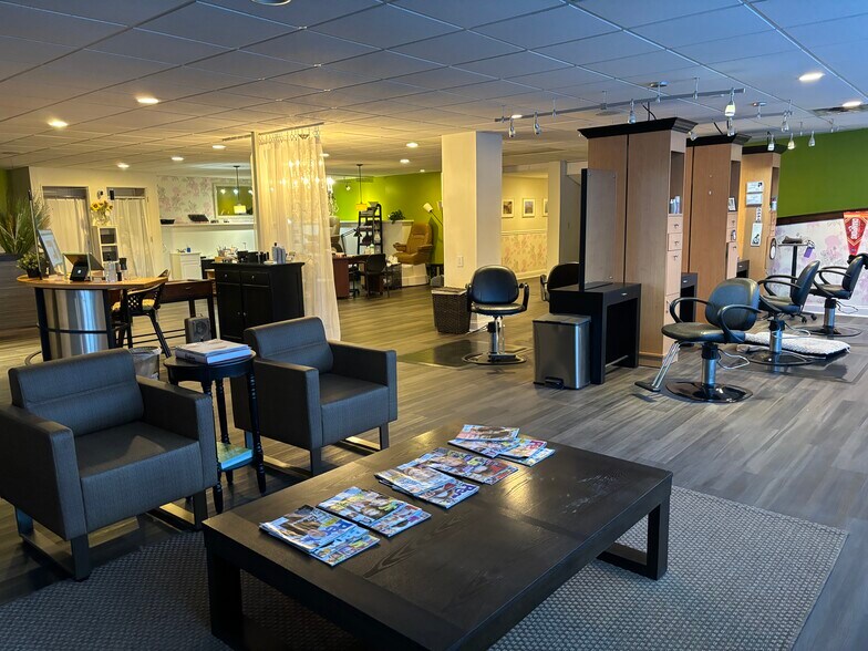 More Photos Of 2 E Gregory Blvd, Kansas City Office For Lease