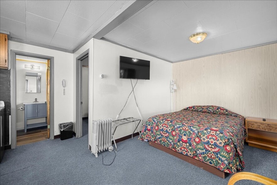 More Photos Of 1307 E Hwy 12, Harlowton Hotel For Sale
