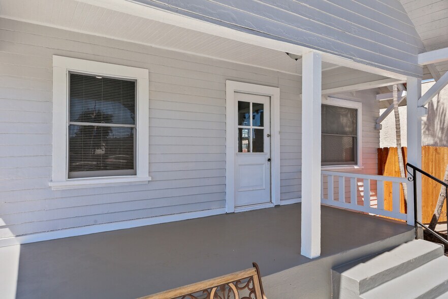 More Photos Of 15323 Paramount Blvd, Paramount General Retail For Sale