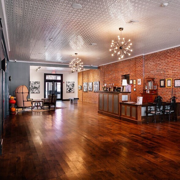 More Photos Of 297 North St, Pittsfield Hotel For Sale