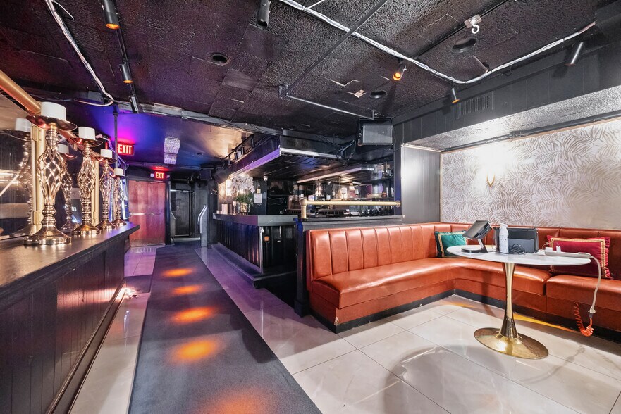 More Photos Of 1823 M St NW, Washington Bar For Sale